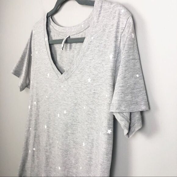 Z SUPPLY | Star Print Gray Short Sleeve V-neck Tee White Women’s Size Medium - Picture 4 of 11